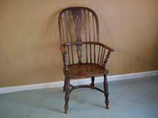 A 19thC ash and elm windsor chair