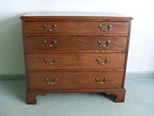 A Georgian mahogany chest of drawers