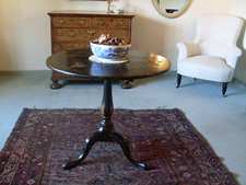 A Georgian chinoiserie decorated tilt top