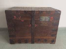 A 19thC oak silver trunk