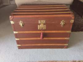 A good LV style travelling trunk