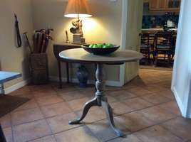 A Georgian country tripod table