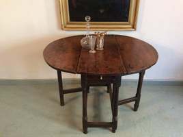 18thC dropleaf lamp table