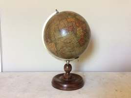 A Geographia world globe