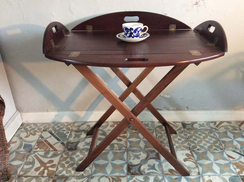 A Georgian oval butlers tray on stand