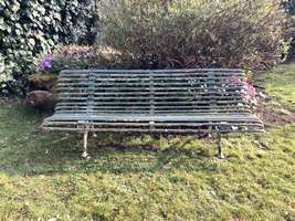 An Arras bench